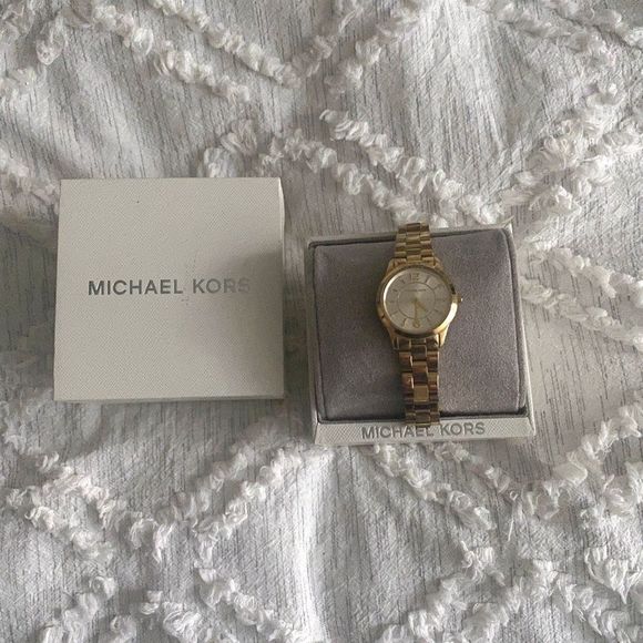 Michael Kors Runway 3-hand Fold Tone 28mm watch - Picture 5 of 5